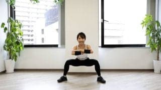 ワイドスクワットを続けると女性の体はどう変わる？脚痩せ・むくみ改善の効果