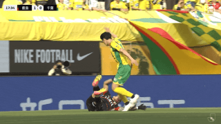 「後ろから押してるやん」鹿島vs千葉の“PKなし判定”が物議！「ちょっとダイブ気味？」「VARで見てよ」ファン騒然の微妙な接触