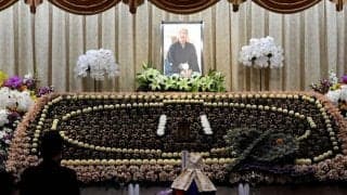 元大関若嶋津さん通夜　遺影はみづえ夫人との長女アイリ前撮り写真　二所ノ関親方ら４００人が参列