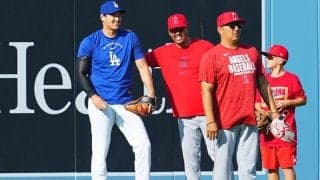 大谷翔平、元相棒のエ軍監督と再会→熱いハグ、談笑　本拠地で広がった感動の光景