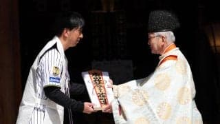 【阪神】藤川球児監督、選手らがリーグ連覇へ広田神社で必勝祈願　ファンは約850人