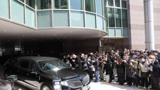 榊原郁恵の姿も…元大関若嶋津さん葬儀に約300人参列「フレッシュ三人娘」妻みづえさんと同期