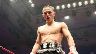 アマ６冠「ザ・サンダー」片岡雷斗がTKO勝利デビュー「夢と希望を与える格好いいボクサーに」