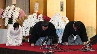 霧島の口上を考えたのは元鶴竜の音羽山親方だった　雨の中、傘も差さずに霧島を見守る父であり兄