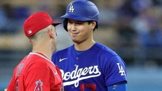 「いつもセンパイに敬意を払う」大谷翔平がトラウトの打席で見せた“リスペクト”に反響「兄弟愛だ」