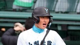１回戦で負傷の山梨学院・菰田はベンチ　試合前練習でノックを補助　左手首に包帯　２年生左腕の渡部が２試合連続で先発