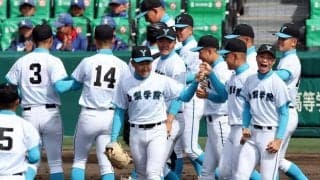 山梨学院・吉田監督　菰田欠場を一丸で乗り切ったナイン称賛　「空回りしている選手が愛おしく思えてきたら笑顔に」　その六回に勝ち越し