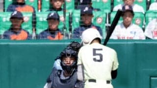 英明・榎本が四回に頭部死球のアクシデント　担架で運ばれる　その裏の守備から復帰し場内に大きな拍手