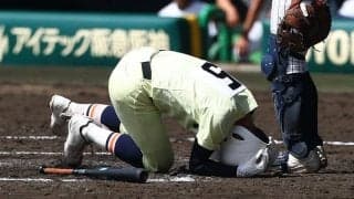 英明・榎本が頭部死球受け担架で搬送　場内騒然…守備から復帰し場内温かい拍手