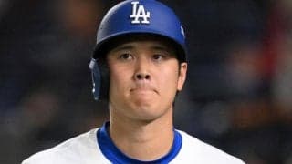 大谷翔平　右肘付近への死球にスタンドが壮絶ブーイング　本人は笑顔で一塁へ　牽制球にもドジャースタジアムが騒然→打線が大爆発！