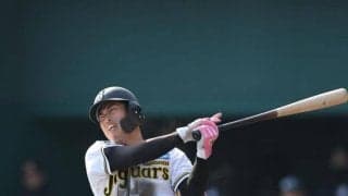 阪神・百崎が悶絶　自打球が左足首付近に直撃　自力で立ち上がれず　北川コーチに担がれ交代　２軍戦でアクシデント