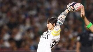 球場騒然　齋藤飛鳥が始球式で豪快トルネード投法披露　中継解説も驚き「野茂英雄さんばりの」