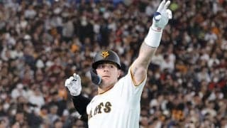 阿部采配、ずばり！東京ドーム騒然の巨人1番キャベッジの先頭打者アーチにファン大興奮…天敵、村上からの初アーチ