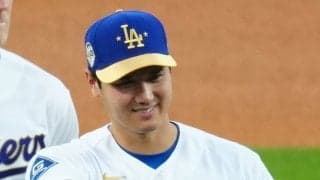 珍場面！大谷翔平が出塁中モグモグタイム「意味わからんくてかわいい」塁審が意外な贈り物