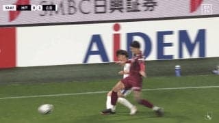 SNSで論争！神戸DFの“足踏みタックル”が物議…「普通にレッドだろ」「ボールにチャレンジしたからイエロー」解説も危険度を指摘