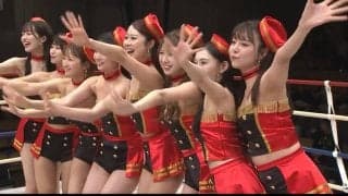 美女ラウンドガールが“強肩発動” 見事な一投に「強肩おったな」「凄い飛んだ」驚きの声