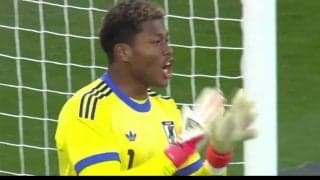 「ノイアーかよ」鈴木彩艶の“超反応”スーパーセーブにSNS沸騰「史上最高のGK」「エグすぎる」神の“横っ飛び”で完璧シャットアウトした瞬間