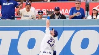 テオ→タッカーで「安心感違う」　衝撃のHRキャッチに感動続出「補強大成功」