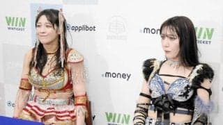 上原わかな、号泣「ベルトとともに戦った半年間は濃かった」　タッグ王者から陥落、上福ゆきも認める世界的タッグの華やかさに散る