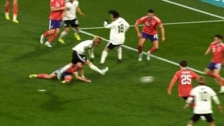 「涼しい顔でダンス」伊東純也の“極上フェイント弾”に英国メディアも脱帽！「見事なステップ」「GKの虚を突いた」など絶賛