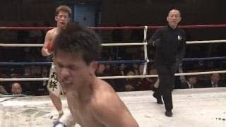 負傷をはねのけダウン奪取