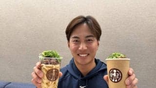 【西武】長谷川信哉の京風肉うどんなど選手グルメが本拠地で販売　栗山巧ら「骨牙バーガー」も　