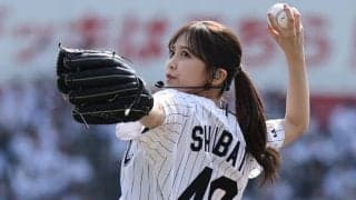 美女軍団でも「圧倒的に可愛くてビビった」　ノーバウンド投球披露、23歳の“正体”に感動