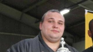 大関・安青錦がサッカーのイングランド・ＦＡ杯を手に「感動」マンＵファンでルーニーが「すごく好き」と明かす