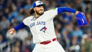 元楽天ポンセ、MLB復帰登板で負傷交代　カートに乗せられ…足を引きずり苦悶の表情