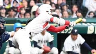 【センバツ】智弁学園が２イニング連続得点　今大会チーム初のスクイズ　大阪桐蔭の背中が徐々に