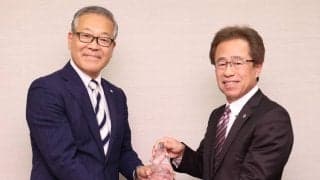 【阪神】25年リーグ優勝レプリカトロフィー授与「また新しいトロフィーを」連覇へ気持ち新た