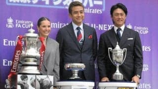 150年前のサッカー母国との不思議な縁　東京で並んだ3つの優勝杯