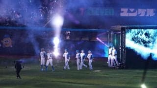 【日本ハム】新庄監督、ホーム開幕セレモニーで名曲「My Way」BGMに登場　観客は大歓声