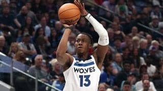 ウルブズのアヨ・ドスンムが球団史上3人目のレアなトリプルダブルを達成