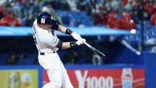 【ヤクルト】オスナが今季１号ソロ　試合前ベンチ入り時にはつば九郎と抱擁