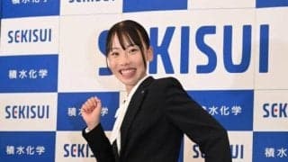 陸上女子８００ｍ日本記録保持者の久保凛が社会人の第一歩　初々しいスーツ姿で積水化学入社式に出席「『凛』とした、立派な大人に」「０・１秒でも自分の記録を更新したい」