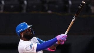 途中交代の日本ハム・レイエス　歩いて引き揚げ「ダイジョウブ。マタアシタ」　かかと痛で大事とる