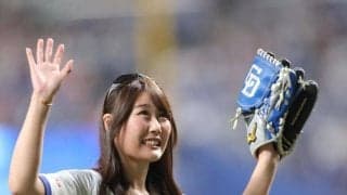 始球式の村瀬心椛「手、足ガクガクガク」　金メダルの五輪より「全然緊張した」と投稿　同郷の根尾昂から指導を受ける場面も