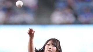 中日　村瀬心椛×ドアラの２ショが絶妙！かっこかわいいコンビにファン反響　ドアラは何のポーズ？根尾が先生役で「やばーい」