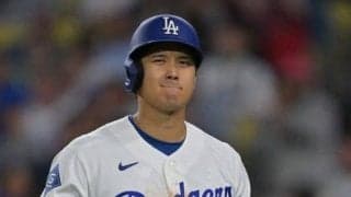 大谷翔平、三振後に右手を振り表情曇る　ロバーツ監督「私も見た」「後で報告を受ける」
