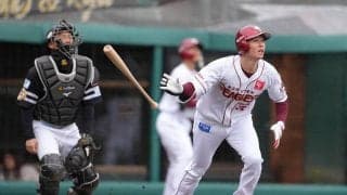 【楽天】中島大輔、今季チーム本拠１号の先頭打者弾　新設ホームランゾーン越える打球