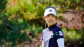 グリーンの前にもう一つの“グリーン”！？ 馬場咲希もナニコレな珍フェアウェイ