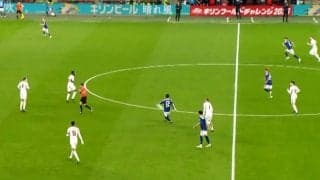 鎌田大地が「ピルロみたい」華麗な“30mフィード”に騒然！イングランドを切り裂き「ほんとイーフト」「魔法の右足」の声