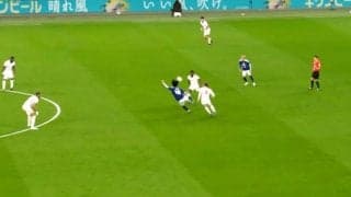 「世界レベルだ」上田綺世の“曲芸トラップ＆ターン”に衝撃！「前向けんのえぐい」神業ポストプレーでイングランド2人を翻弄