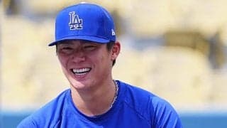 山本由伸がロッカーで「邪悪な笑顔」　球団カメラマン公開…“大物”からサイン要求