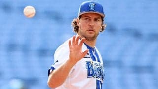 なぜ日本ではなく米独立リーグに？　暗中模索のバウアーに提供された“自由の約束”　米紙が伝えた電撃契約の「舞台裏」