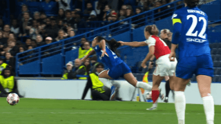 「本当にタチが悪い」女子CLの“髪ひっぱり”に英レジェンドが苦言…「VAR未介入は驚き」BBCは男子の退場事例を列挙