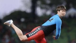 【西武】元競輪選手の平原康多氏が始球式に登場、ワンバウンド投球に大きな拍手