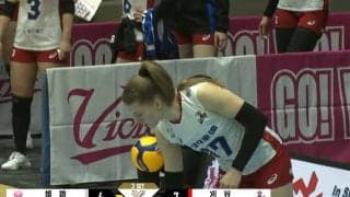 女子バレーで珍事 サーブが客席に