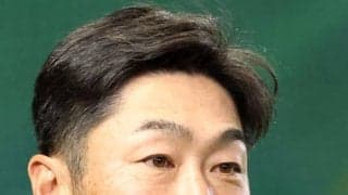 【DeNA】相川亮二監督が１回先頭初球からリクエスト成功　巨人浦田への死球判定に